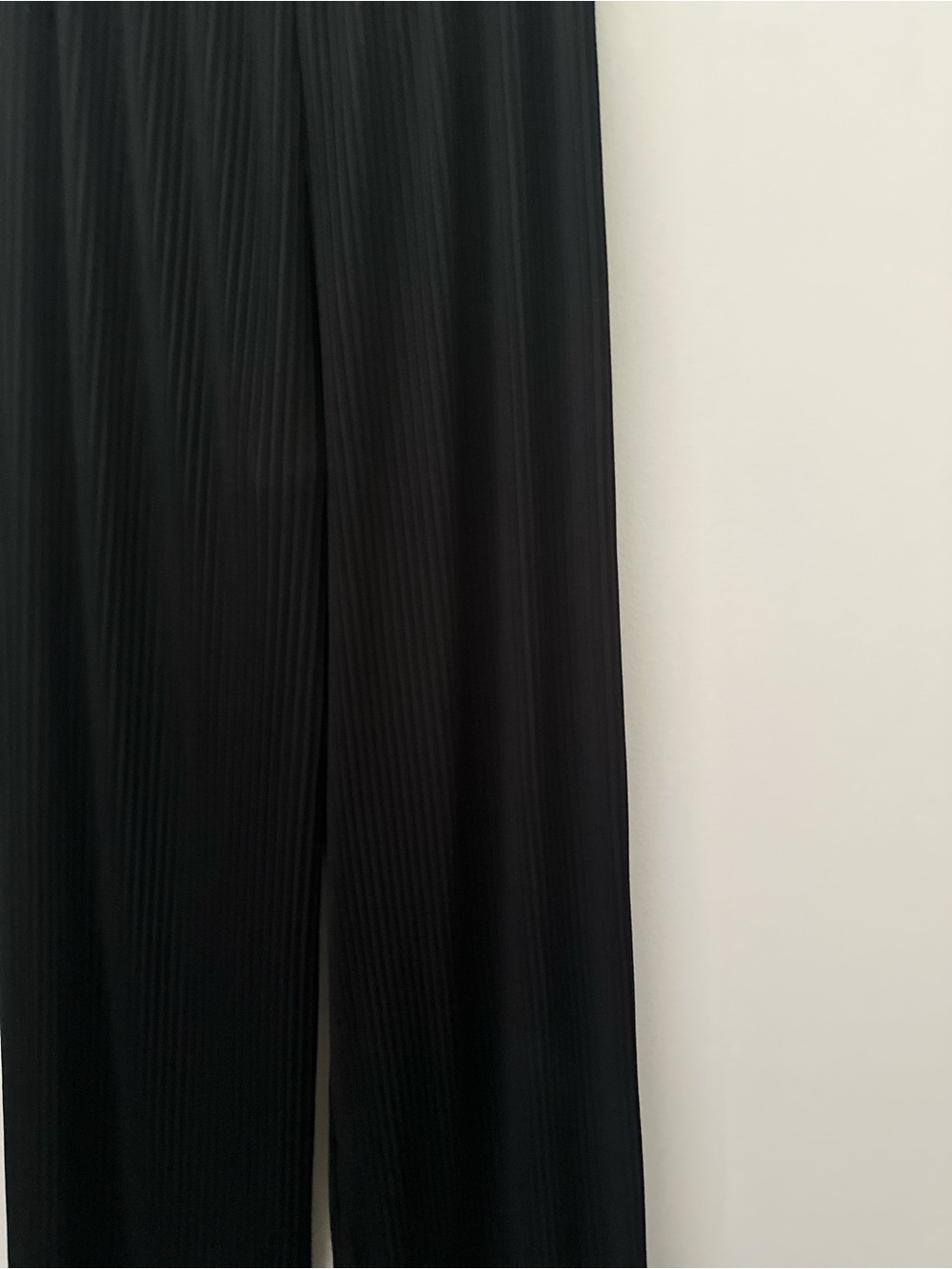 Uniqlo Black Wide-Leg Pleated Trousers - Picture 4 of 4